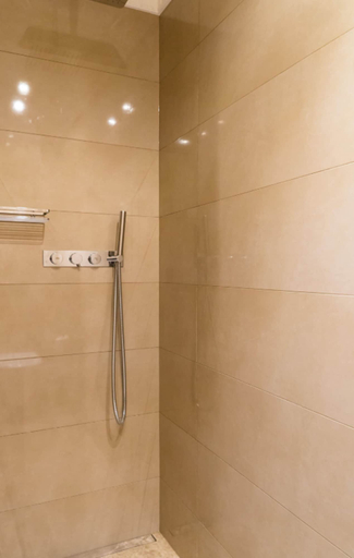 Bathroom 4, Kensington Prime Hotel, London