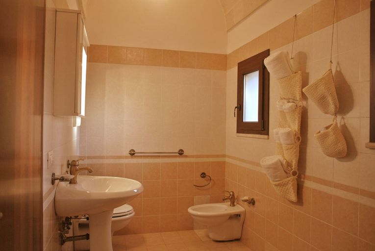 Bathroom 4, Agriturismo Masseria Nuova, Brindisi