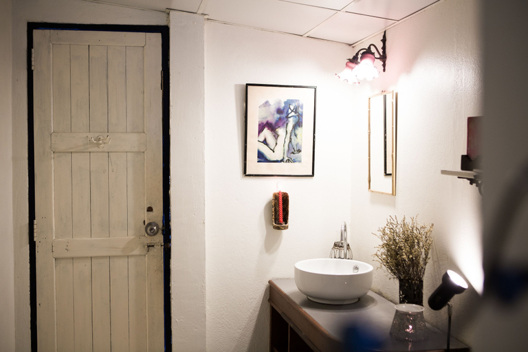 Bathroom 3, Arthit-Tara, Ban Sang