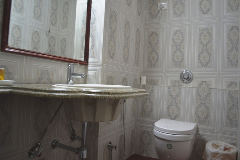 Bathroom 4, Chandra Inn, Jodhpur