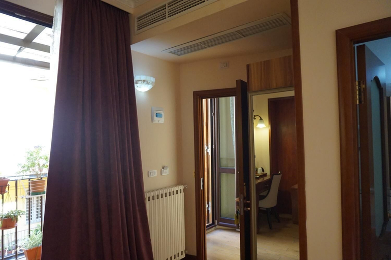 Others 5, Hotel Filippo, Rome