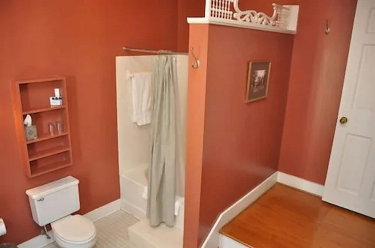 Bathroom, 200 South Street Inn, Charlottesville