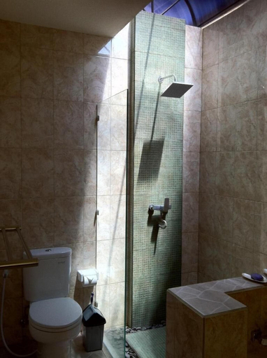 Bathroom 5, Praschita Bali, Denpasar