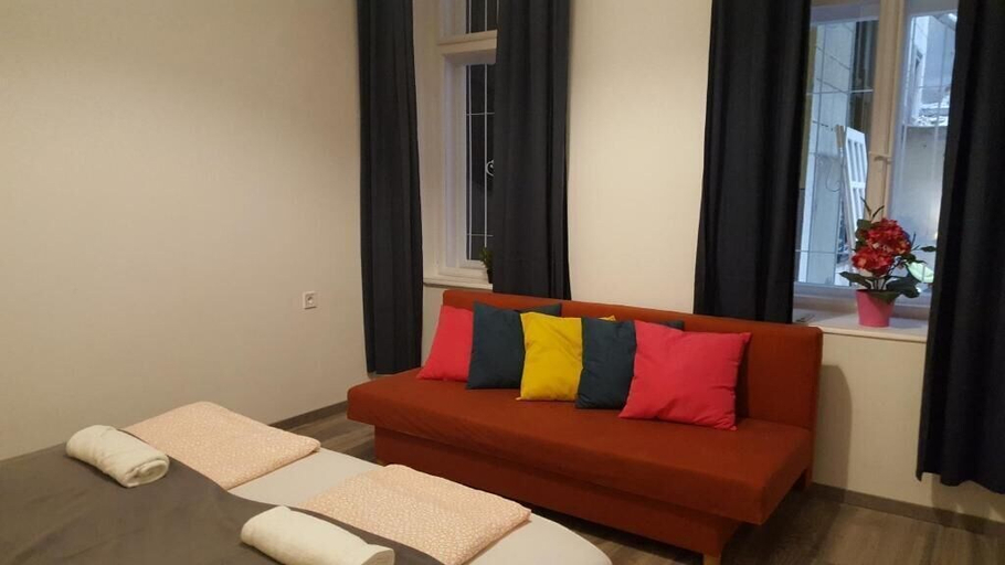 Others 5, Michael Apartment, Budapesti