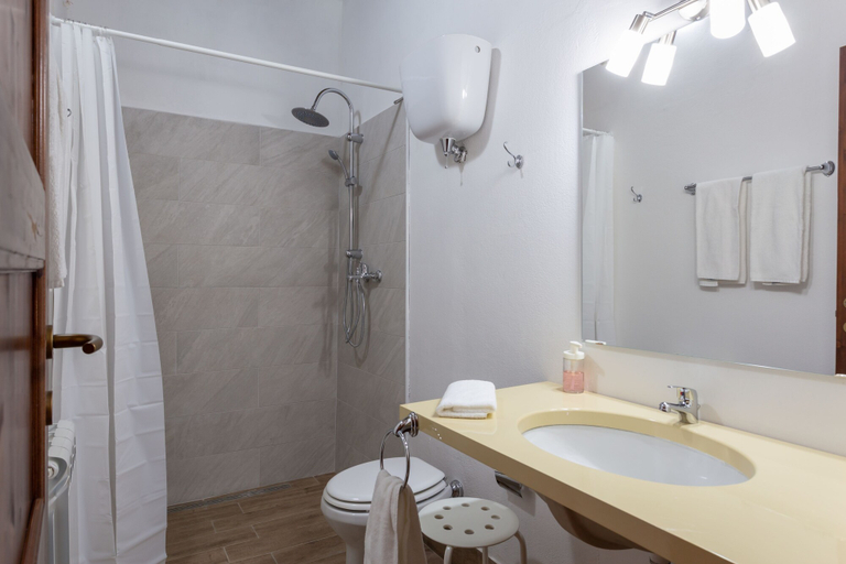 Bathroom 3, Borgo Pulciano Agriturismo, Perugia