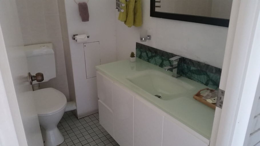 Bathroom 3, Holland Park Motel, Holland Park West