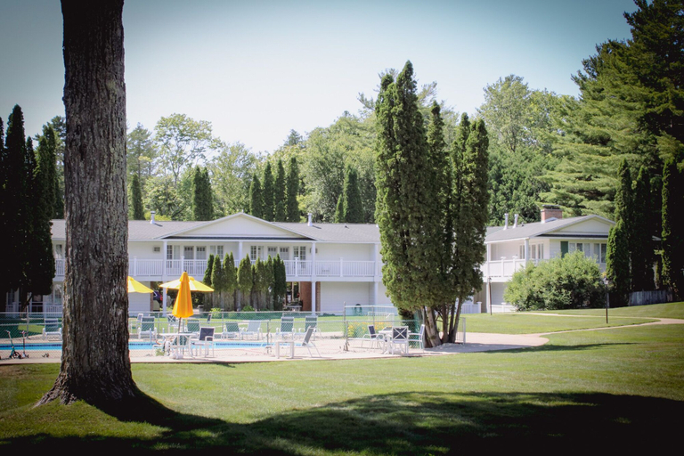 Exterior & Views 2, Colonial Inn in Harbor Springs, Emmet