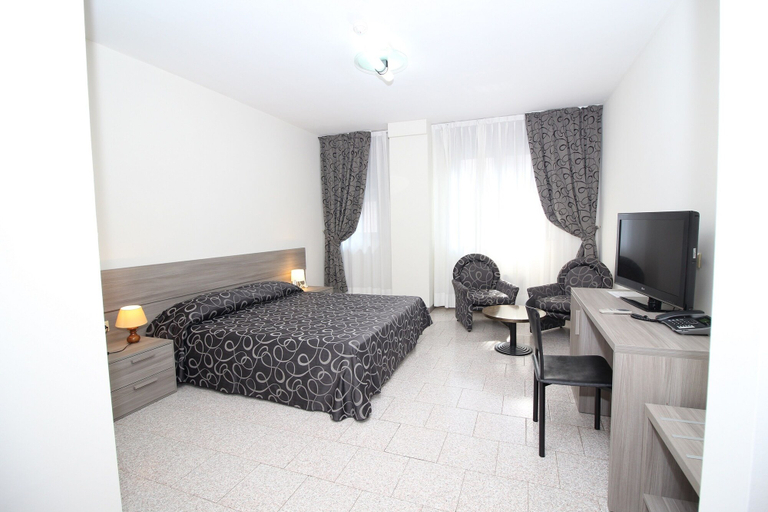 Bedroom 3, Hotel Croce di Malta, Novara