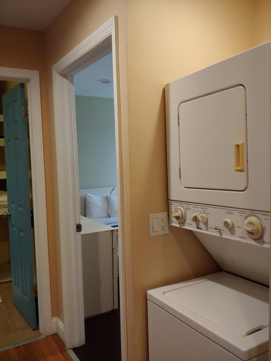 Bathroom 3, Jones Beach Hotel, Nassau