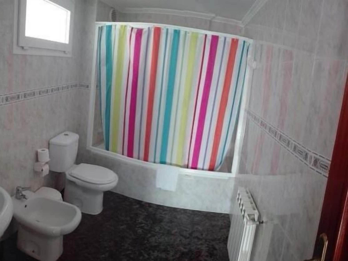 Bathroom 5, Hotel Playa de Quenxe, A Coruña