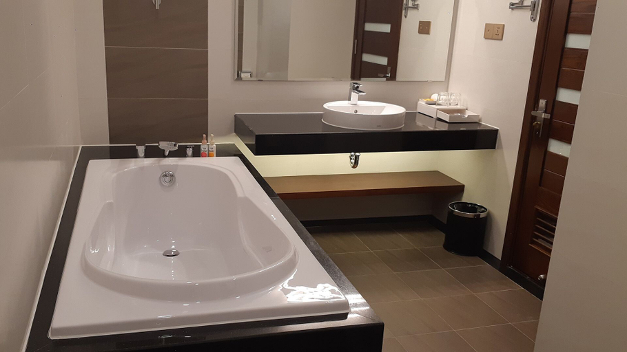 Bathroom 5, Duc Huy Grand Hotel & Spa, Lào Cai