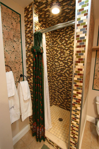 Bathroom 3, Alpenhof Bed and Breakfast, Delaware