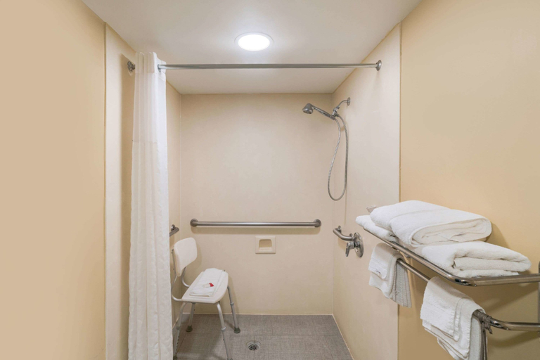 Bathroom 4, Baymont by Wyndham Franklin/Cool Springs, Williamson