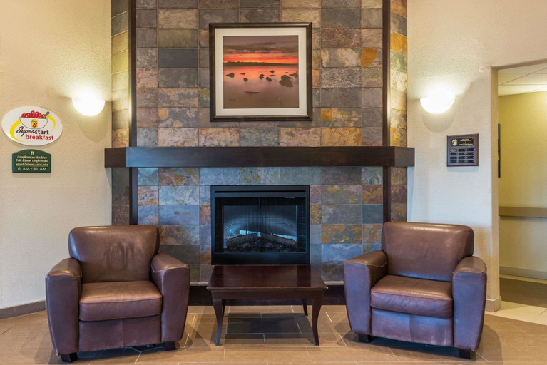Others 5, Super 8 by Wyndham Windsor NS, Hants