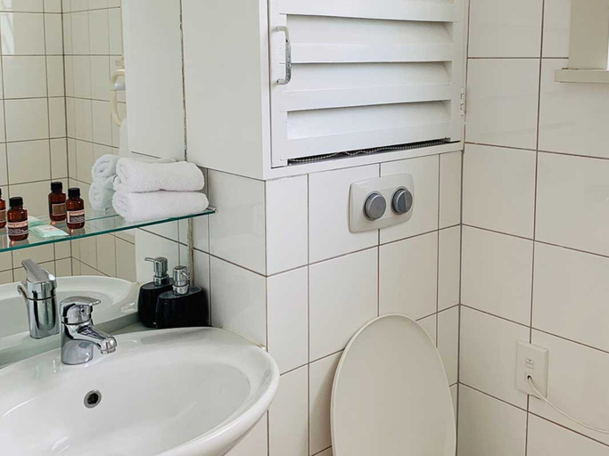 Bathroom 3, Arrowtown Lodge, Queenstown-Lakes