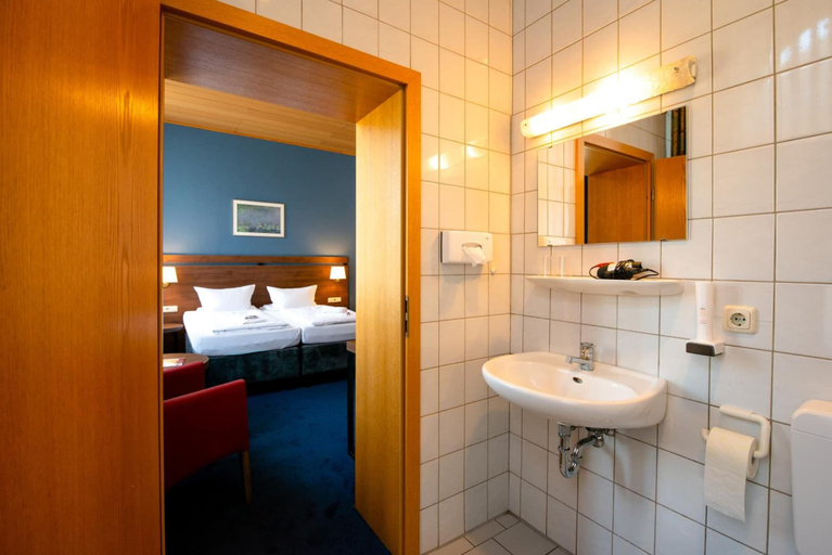 Bathroom 5, Hotel Fränkischer Hof, Kitzingen