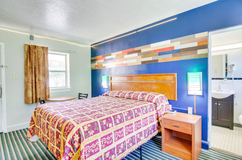 Bedroom 3, Scottish Inns Collinsville-Martinville, Henry