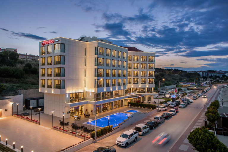 Exterior & Views
