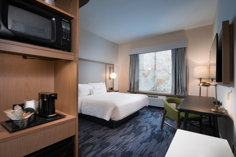 Bedroom 4, Fairfield Inn & Suites Tyler South, Smith