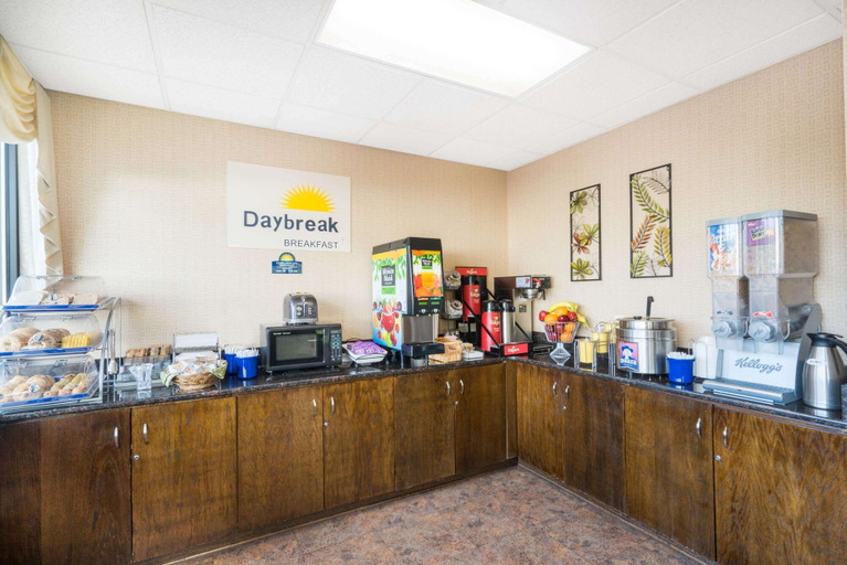 Food & Drinks 5, Days Inn by Wyndham Asheville Downtown North, Buncombe