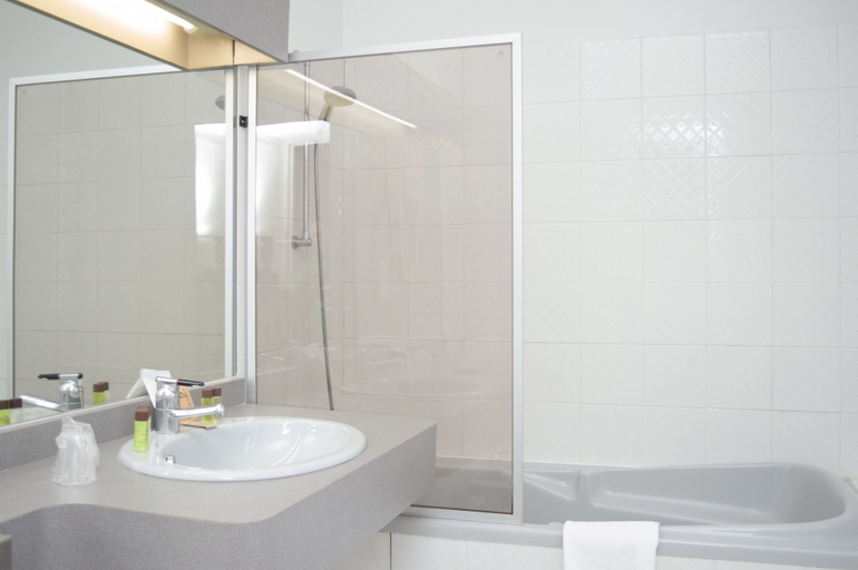 Bathroom 4, Chateau Saint Marcel, Lot-et-Garonne