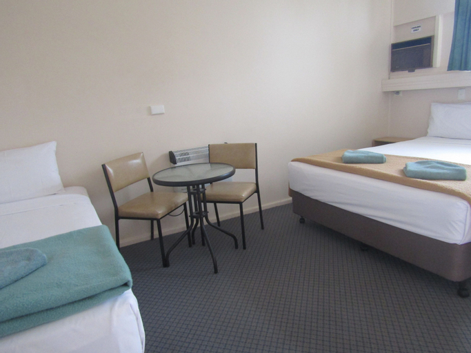 Bedroom 2, Twin City Motor Inn, Wodonga
