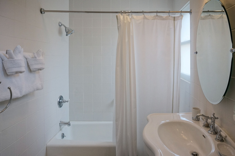 Bathroom 4, Harbor House Inn, Santa Barbara