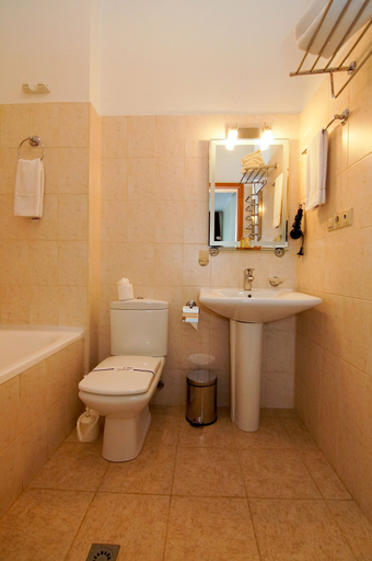 Bathroom 3, Odesskiy Dvorik, Odes'ka