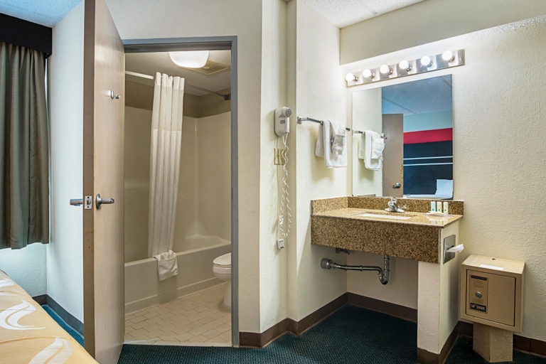 Bathroom 3, Quality Suites Atlanta Airport East, Clayton