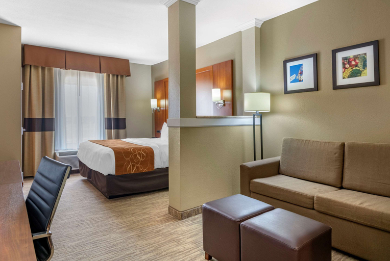 Bedroom 3, Comfort Suites University, Lubbock