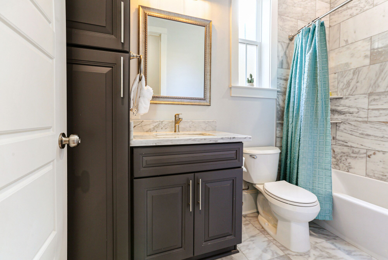 Bathroom 3, Modern 5 BR Condo - Large Pool - Near Everything, Orleans