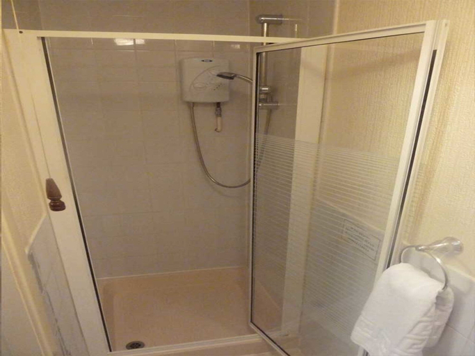Bathroom 3, Delamere Hotel, Blackpool