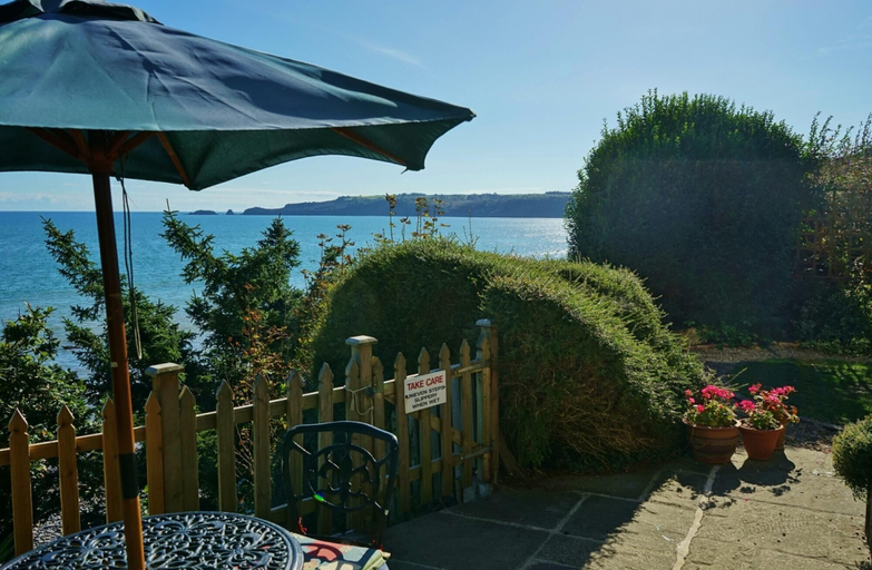 Others 5, The Cottage - Sea Views Direct Access to Beach Pet Friendly, Pembrokeshire