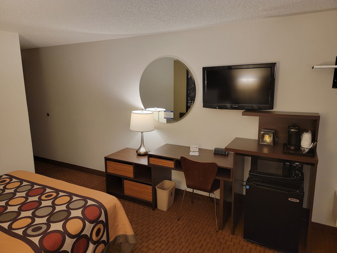 Others 5, Super 8 by Wyndham Cody, Park