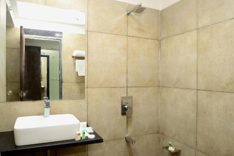 Bathroom 3, Crimson Park Shripriya Hotel, Rajsamand