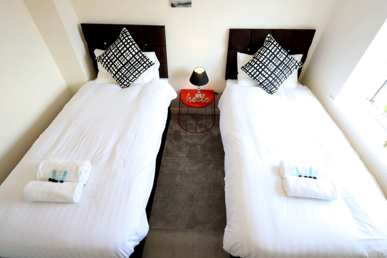 Bedroom 2, Birmingham Airport/NEC Beauty Homebase, Solihull