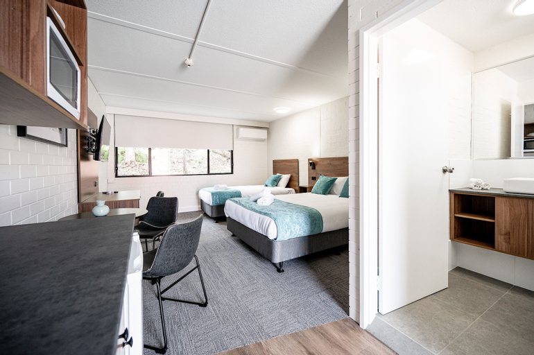 Bedroom 3, Browns Plains Hotel, Browns Plains