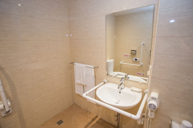 Bathroom 5, Jiuwu Hotel, Yilan