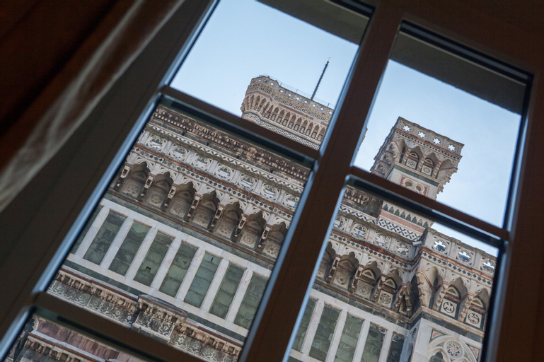 Exterior & Views 9