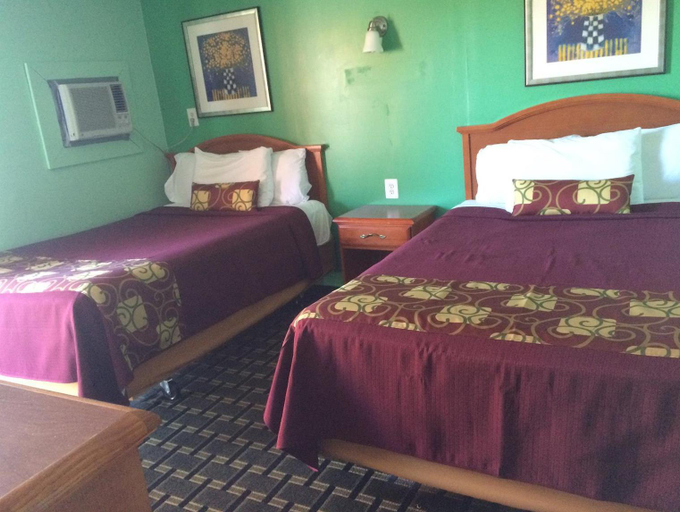 Bedroom 3, SleepEes Inn Saginaw, Saginaw