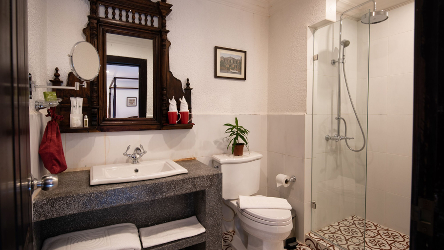 Bathroom 4, Mane Colonial Classic, Siem Reap