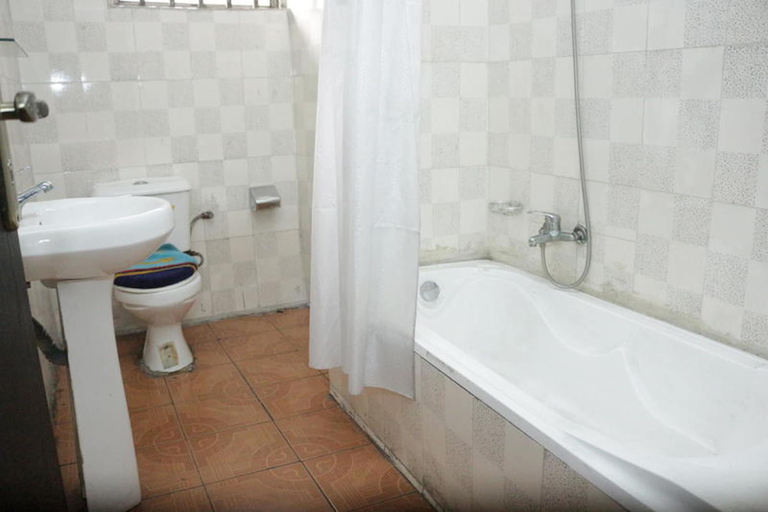 Bathroom, Focal Hotel, Obio/Akp