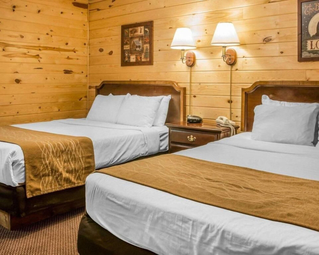 Bedroom 2, Mackinac Lodge, Cheboygan