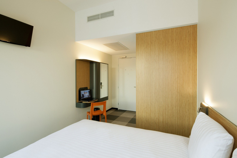 Bedroom 3, easyHotel Amsterdam Arena Boulevard, Amsterdam