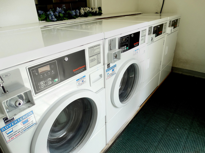 Bathroom 3, Motel 6 Kalispell, MT, Flathead