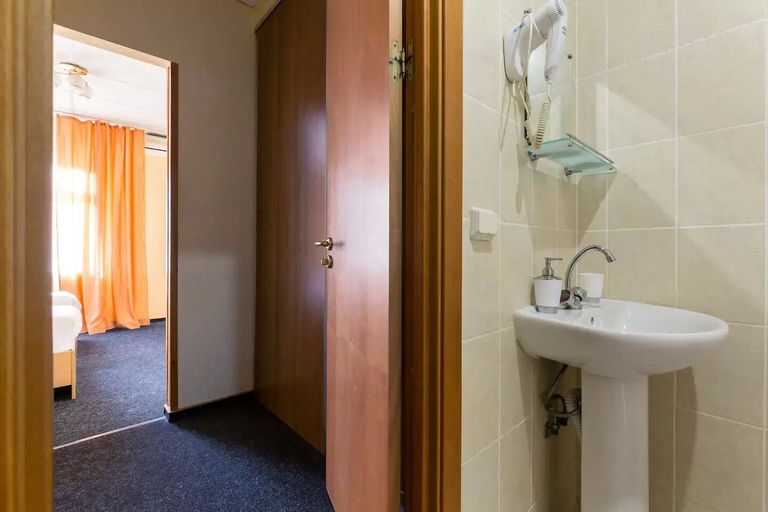 Bathroom 4, Dom na Sovetskoy, Sankt-Peterburg gorsovet