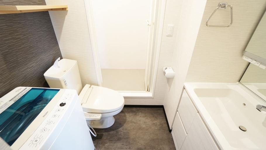Bathroom 4, Poly Hostel Osaka, Osaka