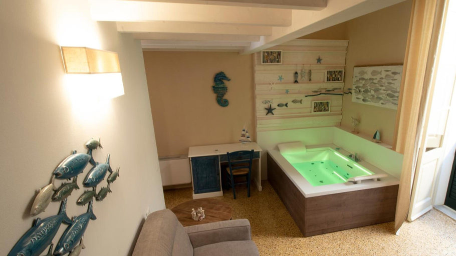 Bathroom 5, Il Giardino della Regina, Lecce