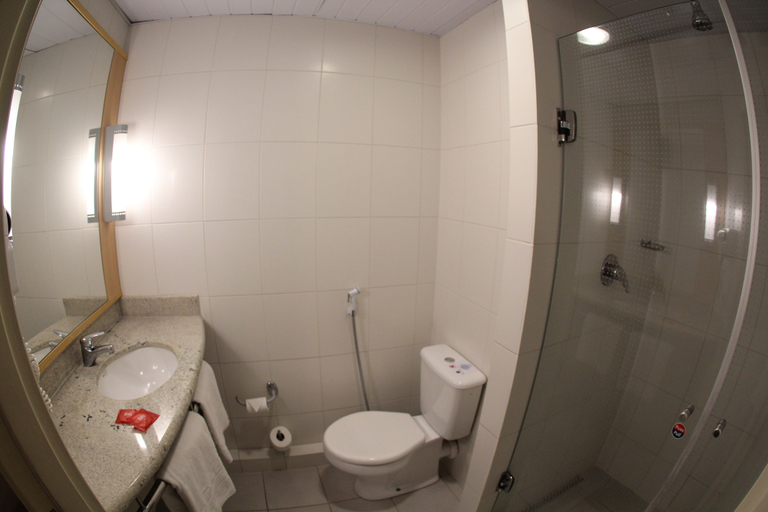 Bathroom 5, ibis Montes Claros Shopping, Montes Claros