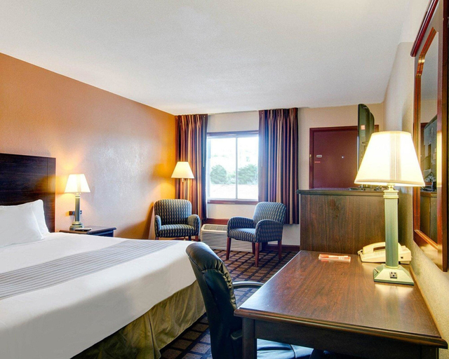 Bedroom 3, Econo Lodge Sharon - Foxborough, Norfolk